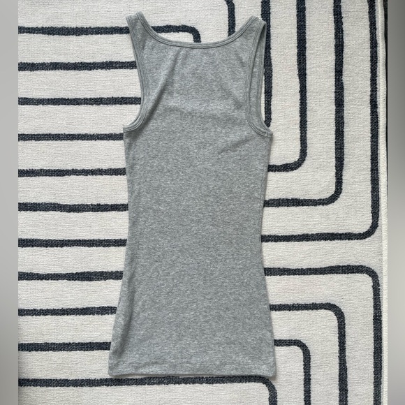 Old navy perfect ribbed tank top - Picture 2 of 5
